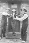 Fiddler & two drinkers